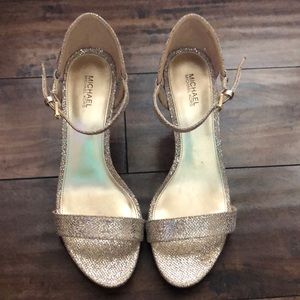 MICHAEL Kors  MID sandal gold glitter size 8.5 great condition